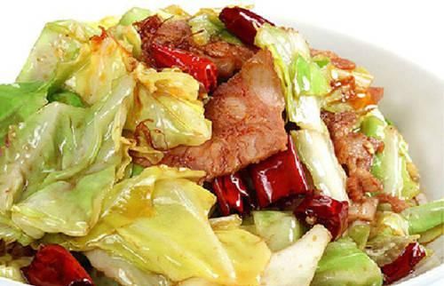 炒包菜，好多人一下锅就错了，多加一步，又香又脆比肉还好吃！