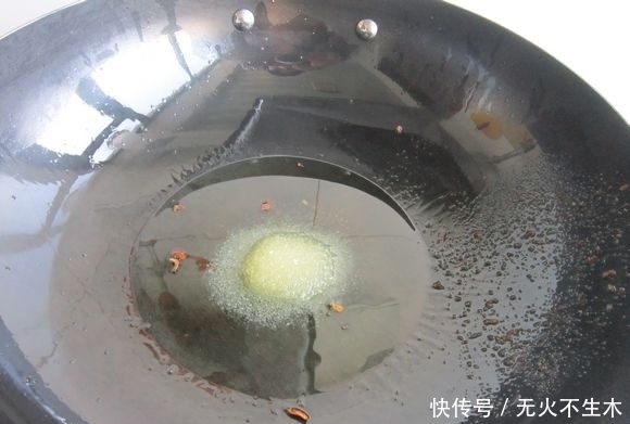 土鸡焖花卷|饭菜一锅出懒人必备,教你制作特色美食土鸡闷花卷,花卷比肉还香