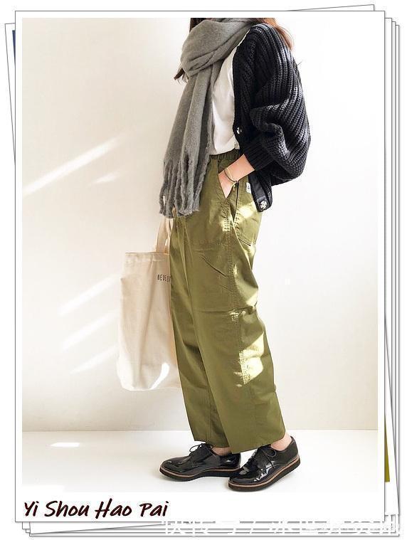 低调有气质!灰色围巾的搭配示例,简单穿搭立马变时尚