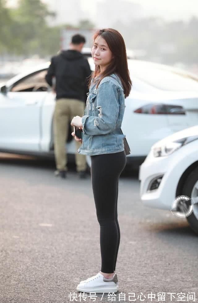 气质美女|瑜伽裤潇洒大方展现好身姿,塑造出的身材尽显活力气息