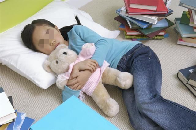 生理现象|10岁女孩“夹腿”被妈妈骂不要脸,什么是夹腿综合征,家长了解下