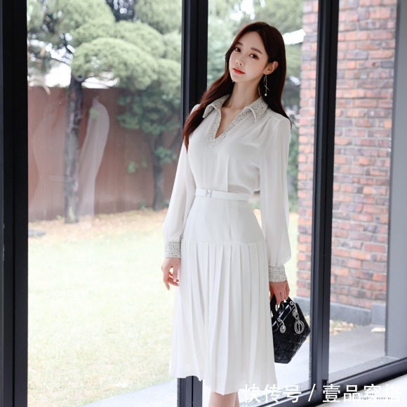 贝加莫雪穗|女神孙允珠高清时尚搭配:贝加莫雪穗晶莹飘绢百褶长裙