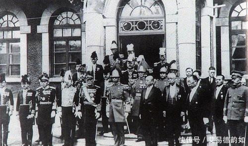 烧死|末代皇后婉容生下孩子,被溥仪烧死,最后被逼发疯