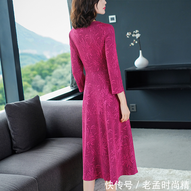 连衣裙 穿衣要有小亮点!新款“欧式流苏斗篷”,一等一的美