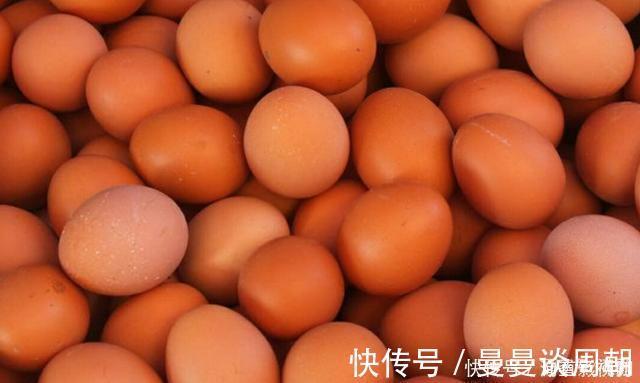 吃鸡蛋时不能做这6件事，很多人不知道，多数人都在做