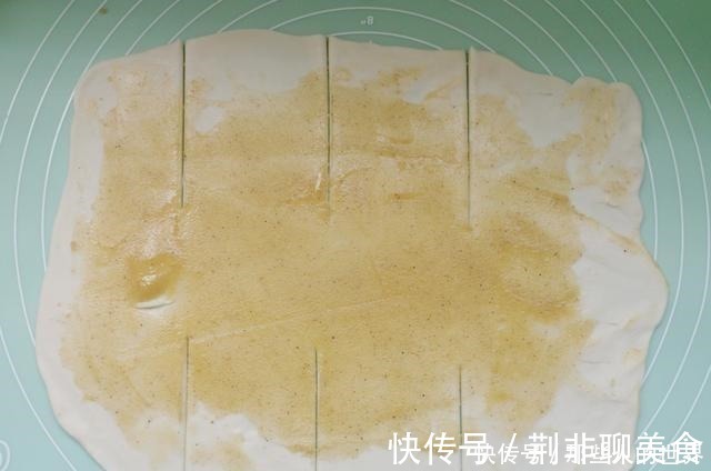 无需发面，家常烙饼这种做法，外酥里软层次分明，放凉了都不硬