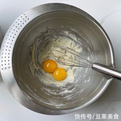 孤独的美食家|超简单｜比戚风蛋糕还好吃??鸡蛋热香饼