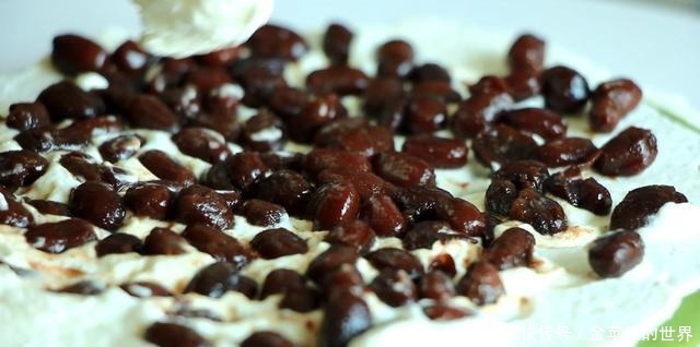 抹茶蜜豆千层蛋糕的做法,薄如蝉翼的千层皮,制作技巧全分享