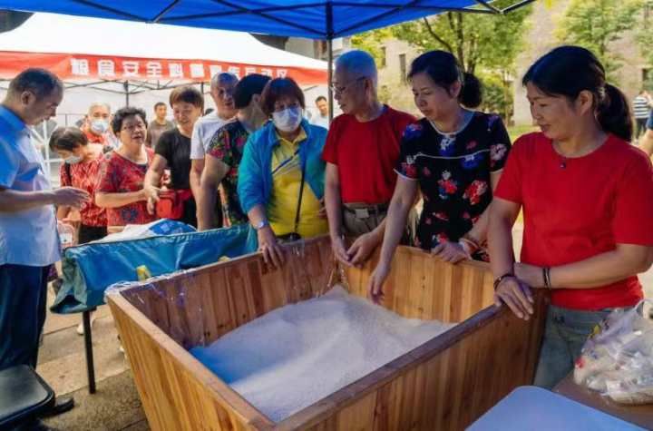 西湖粮食银行|让余粮发挥余热 杭州有了一个“爱心粮仓”