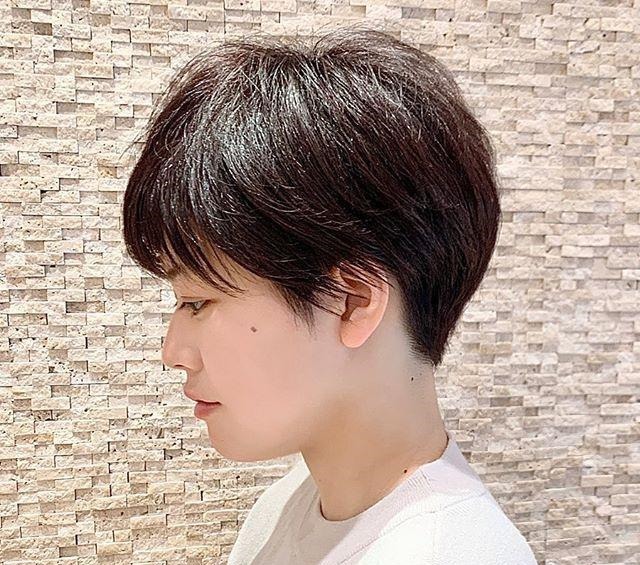 利落 女人过了40岁发型这样剪,时尚利落又洋气,显小10岁都不止