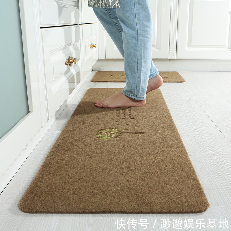 下图|越来越多人不用沙发罩!如今流行下图这样的,一铺上客厅就大变样