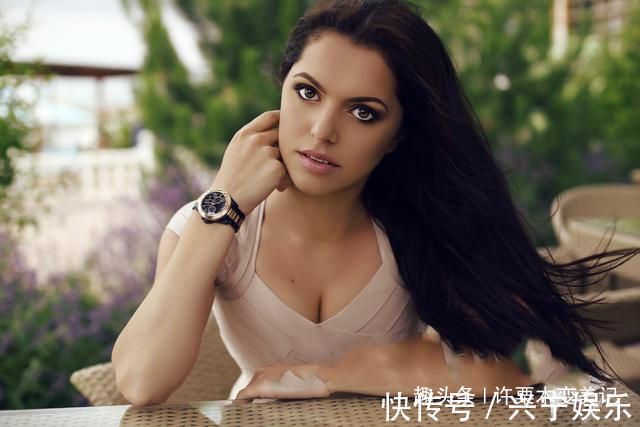手表 女人戴手镯还是手表好看三个理由告诉你,别再戴错让人笑话