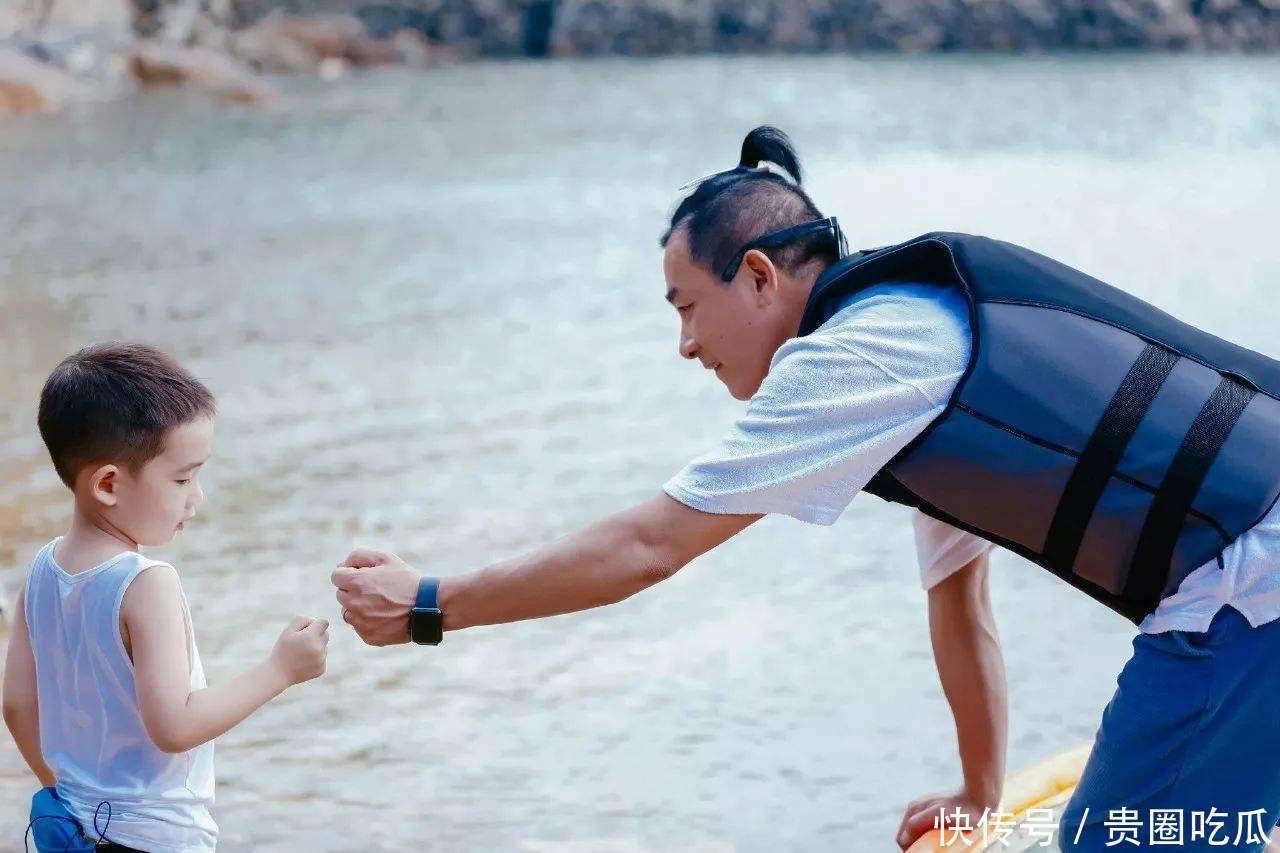 收视|千万报酬吸引陈小春,两夫妇为综艺效果和收视,公开产子过程