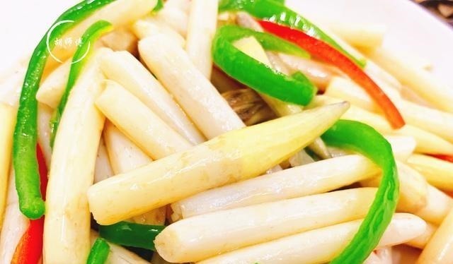 这蔬菜是“清肺高手”，我家一周吃2次，润肺特别好，现在正当季