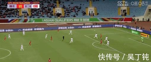 进攻|停球1米远!王燊超难改糙哥本色,国足左路大漏勺,不配进国家队