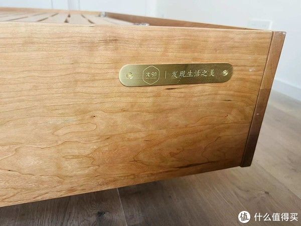 床头柜|只用两招，10㎡“空无一物”的卧室轻松塞下101个登机箱！