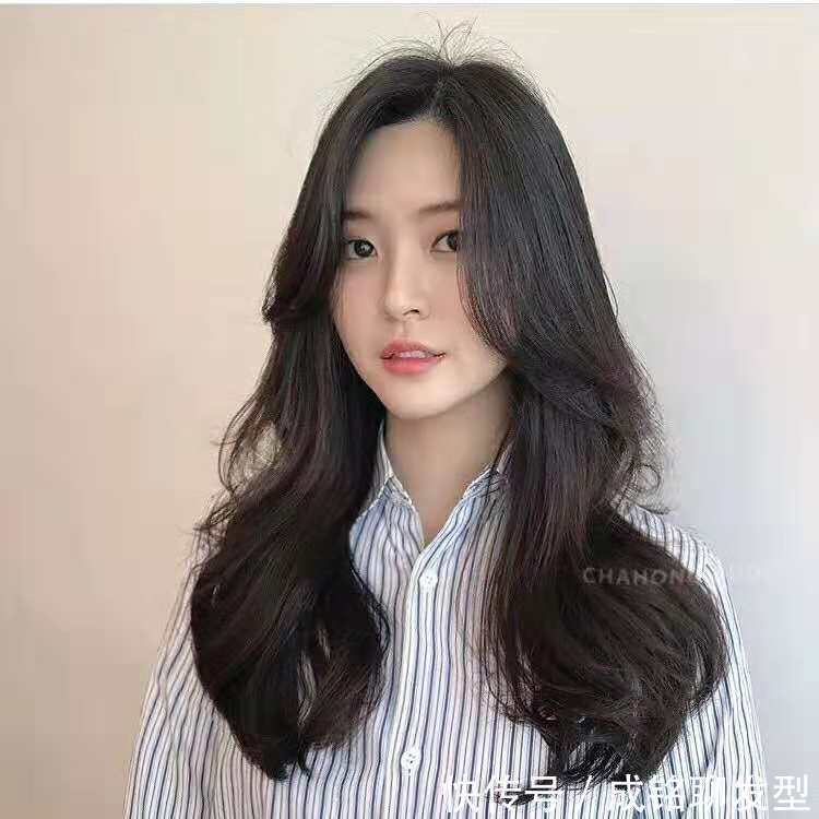 美发店 以前最喜欢染发,现在却喜欢自然的发色,这是老了的表现吗?