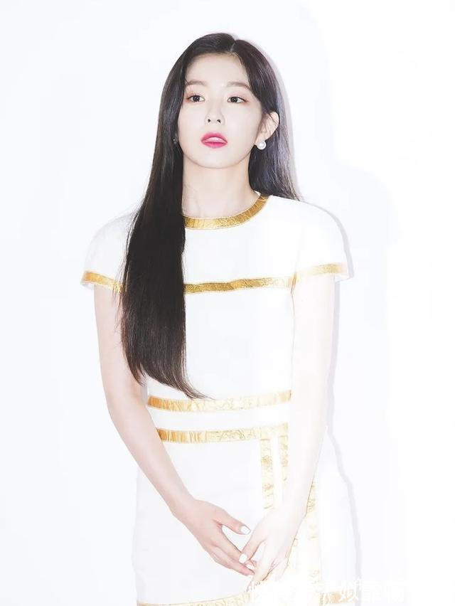 气质 五十多岁的女人,再没钱也别买这5种饰品,廉价掉气质,招人笑话