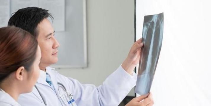  治愈|胸闷、气短都是肺气肿的症状，及时治疗能治愈，还你一个健康身体