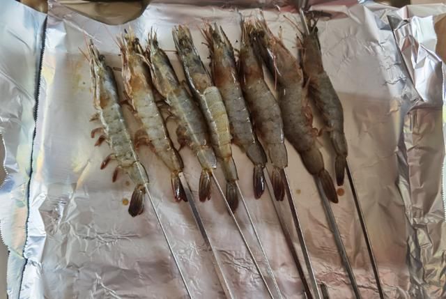 心脑血管|自制家庭版的烤虾，香脆鲜美，一个烤箱就搞定了，家人都爱吃