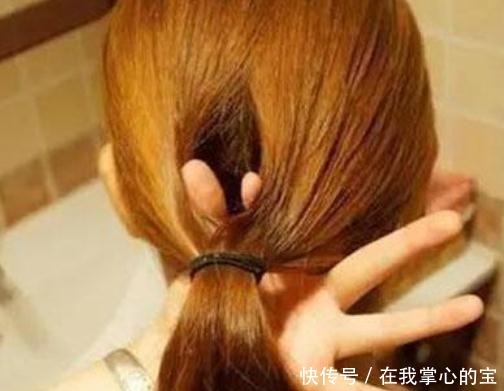 建议女士们出门,别披头散发!一定要扎个头发,不仅减龄更加干练!