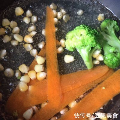 番茄红素|十分钟健康早餐～西红柿圈圈蛋这么做，吃前一定备足饭