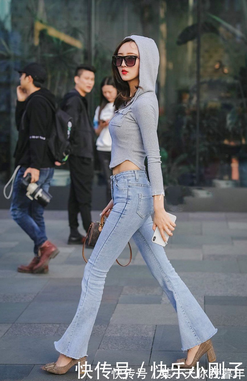 时髦 复古的喇叭裤又流行起来,完美的穿衣风格,时尚舒适又有气质!