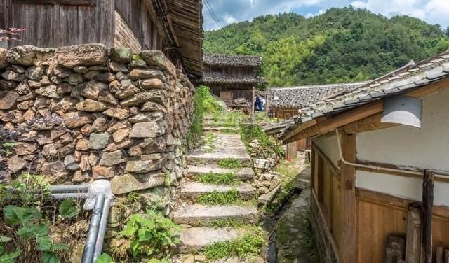 我国|我国竟有只用碗建造的房子？屹立百年丝毫不变，老外看了都傻了！