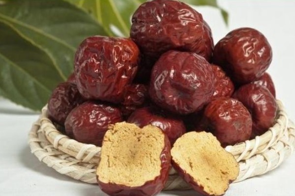 营养成分|红枣好吃却不能乱吃,吃红枣的3大禁忌,有的人还不清楚!