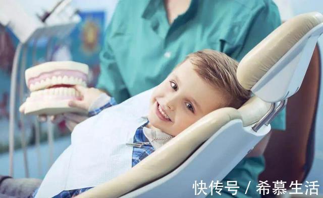 刷牙|美国牙医建议七岁之前不要自己刷牙?很多中国父母教育错了