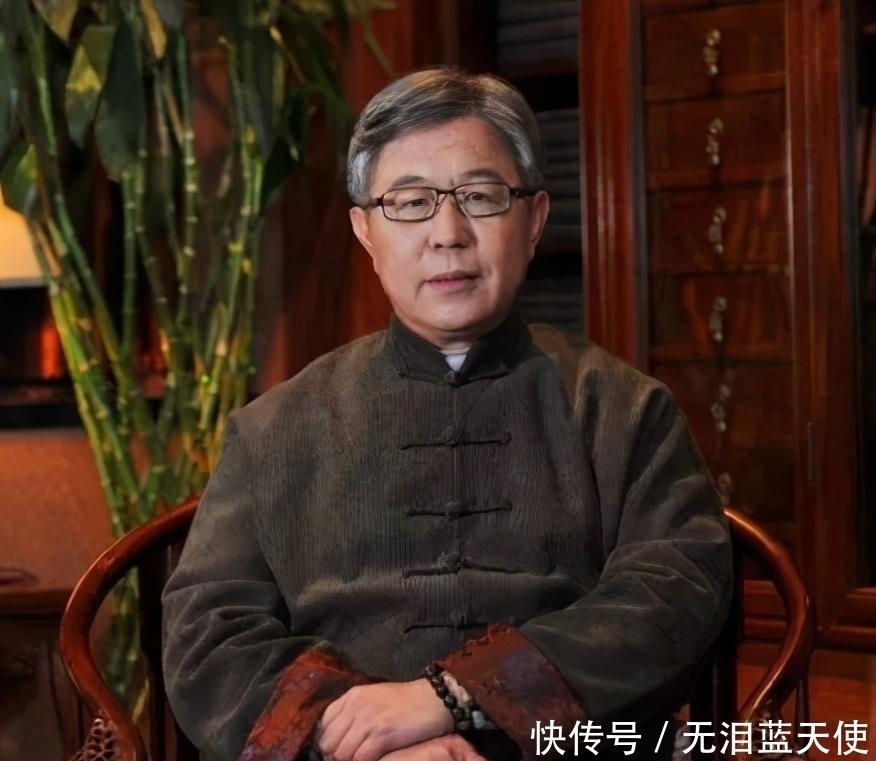 卢中南老师$他的楷书体势方正,点画圆润婉转,曾斩获“九成宫杯”书法特等奖