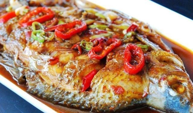 吃鱼时第一筷子夹哪里，就能看出他的性格，自私的人都会夹这块