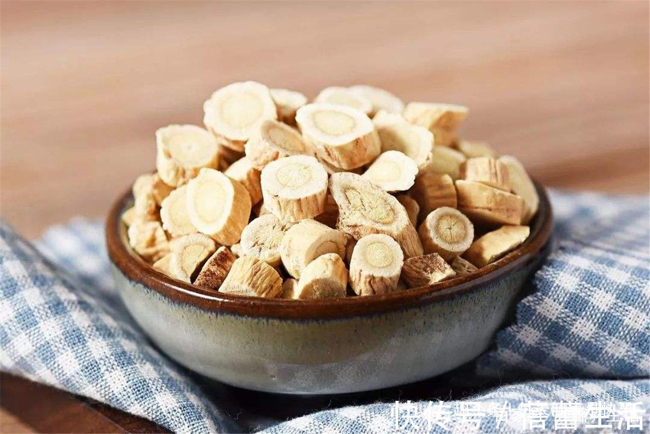 泡水|黄芪和它是黄金搭档,没事喝两杯,养肝护肾,身体元气满满!