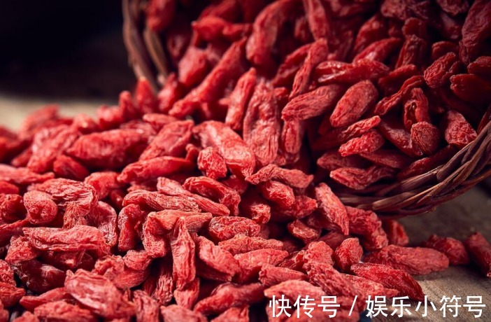 凉拌菜品|还相信“保温杯里泡枸杞”?3种吃法更具营养价值,你却不知道