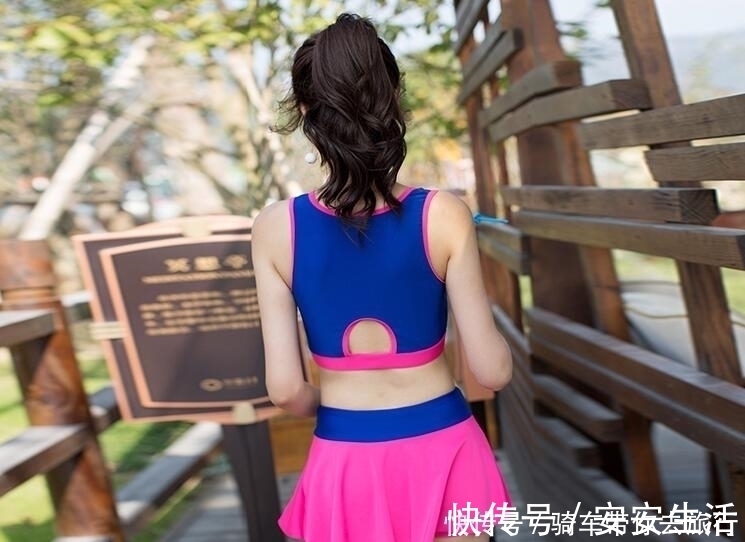 分体|粉色分体泳衣美女,展现性感优雅的身姿,绽放的魅力无限