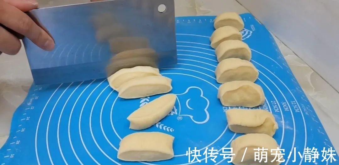 面粉又出新吃法，揉一揉锅里一扔，松软又香甜，比麻团面包都好吃