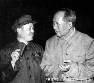 中央|他率部突围后请示中央,中央回复两字快跑!主席特批少将升中将!