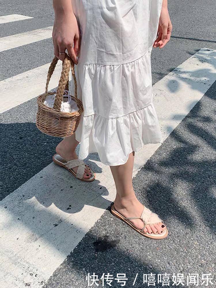 一字扣 这几双拖鞋清凉不闷脚,精致蝴蝶结点缀,很有视觉看点