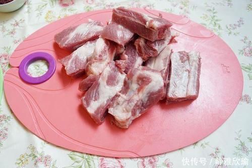 做排骨时,有人先焯水有人直接炖,老厨子全不对,教你正确做法
