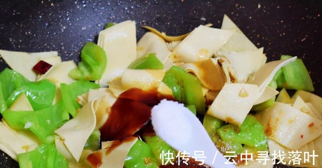 豆腐皮这样吃,方便又营养,家人也喜欢!