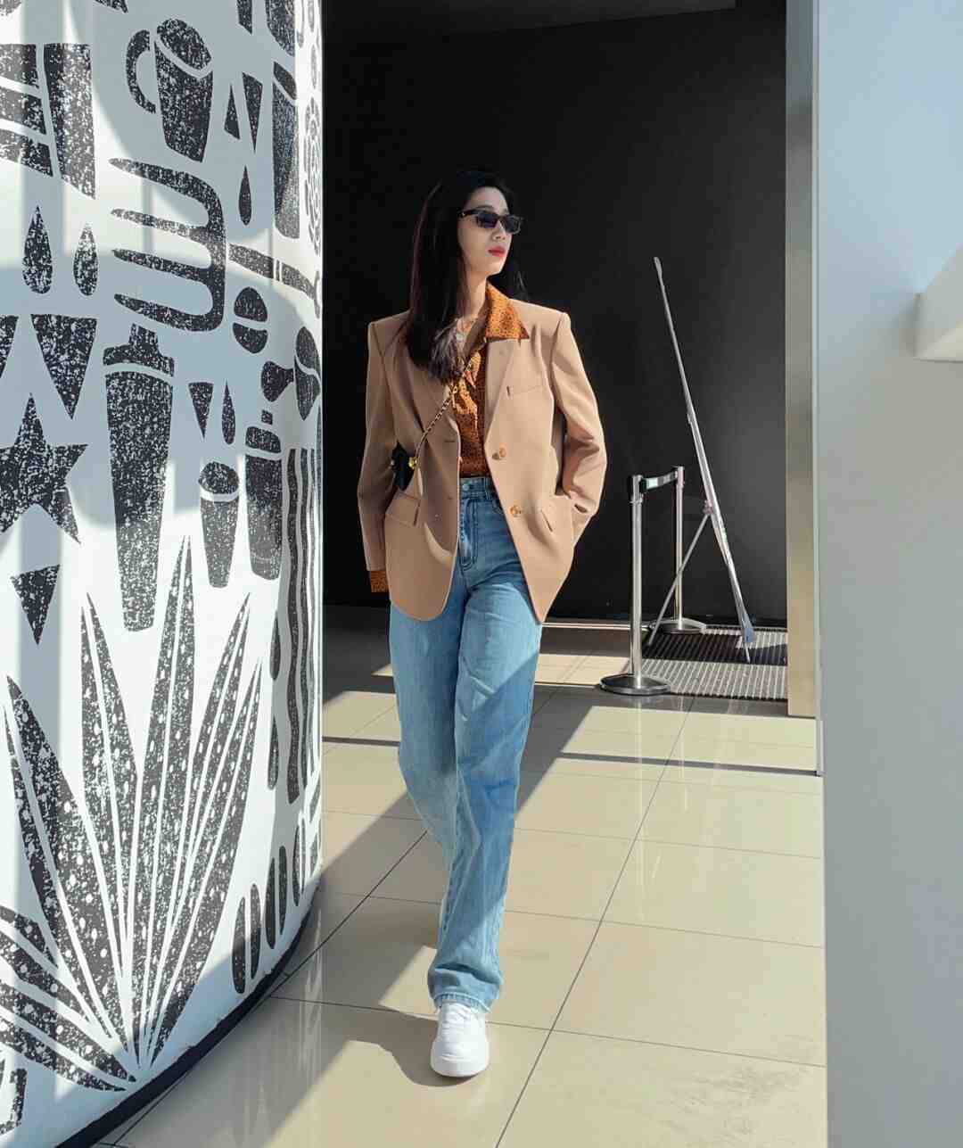 色系 上衣同色叠搭到底有多美?看完这四套穿搭就懂了,高级优雅