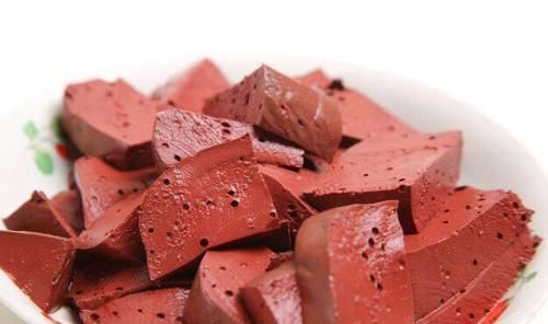 吃猪血后排出黑色大便,是体内毒素被排出来了?答案你可能想不到