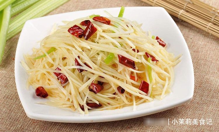 冬天买土豆,记得分清黄皮,白皮和红皮,口感差别大,吃法大不同