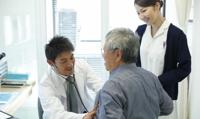 93岁老中医，骨骼强壮，直言从不怕骨质疏松，秘诀是常做这3件事