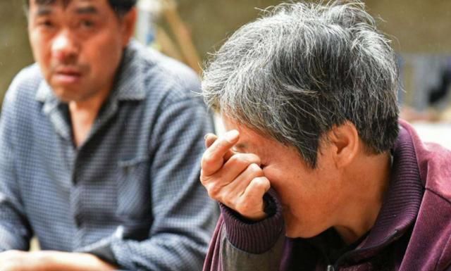 失独家庭|60岁奶奶“拼命”生二胎，生下双胞胎后，现在后悔：不如不生