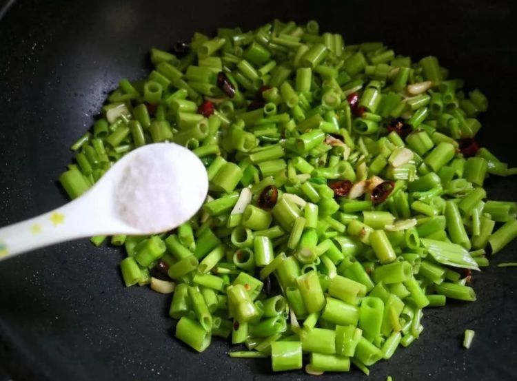 天然“补钙菜”找到了，多给孩子吃此菜，补钙质，孩子长个头