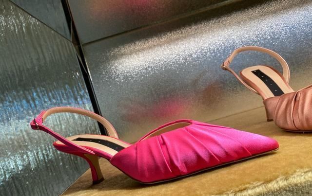 大牌|“裹脚式”高跟鞋也很好看,休闲风的另类表现,你的鞋柜值得拥有