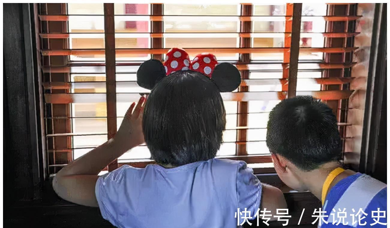 莉莉|“妈妈,你为什么趴在爸爸身上?”这位母亲的回答让无数家长点赞