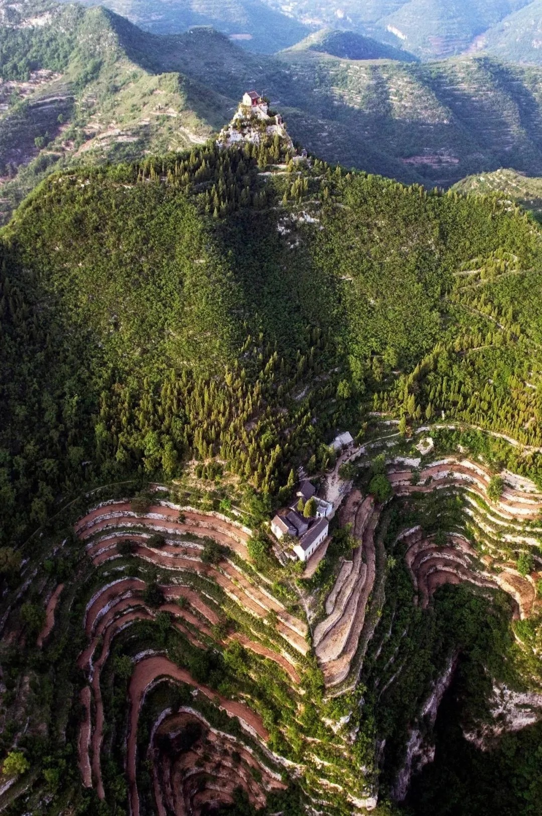 深藏|预测要火！这个深藏太行山的“梯田谷”美出新段位