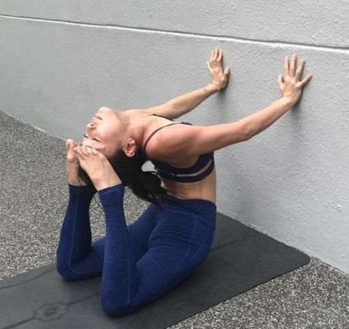 上半身|腰部僵硬该如何改善?不妨试试这些瑜伽动作,练就柔软水蛇腰
